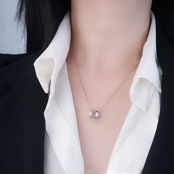 S925 Sterling Silver Minimalist Zircon Three-Ring Circle Pendant Necklace - Picture 3 of 9